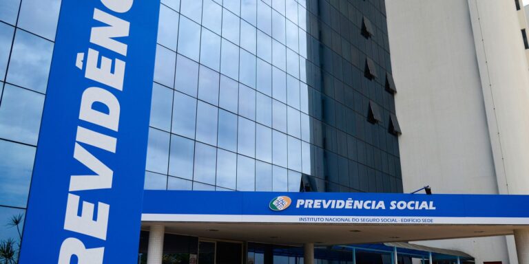 Fila do INSS cai 16% em dois meses após análise de 500 mil processos
