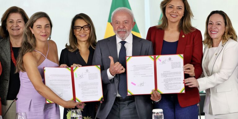 Lula sanciona leis para fortalecer combate à violência contra mulheres