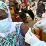 Vacina contra cepa do ebola na Àfrica pode demorar até 9 meses
