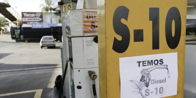 Rússia lidera venda de diesel ao Brasil durante guerra no Irã