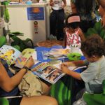 Estudo revela que 53% das famílias raramente leem para criança