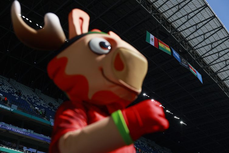 Soccer Football - FIFA World Cup - Inter-Confederation Playoffs - Semi Final - Bolivia v Suriname - Estadio BBVA, Monterrey, Mexico - March 26, 2026  FIFA World Cup mascot maple the moose is seen inside the stadium before the match REUTERS/Daniel Becerril