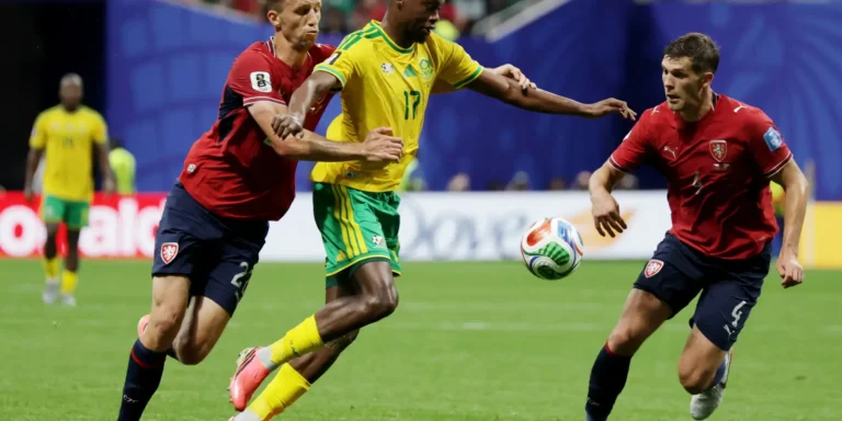 África do Sul sofre gol aos 6 min, reage e empata com República Tcheca