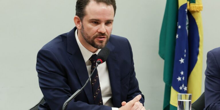 Durigan: dívida do Brasil é menor do que a de grandes economias