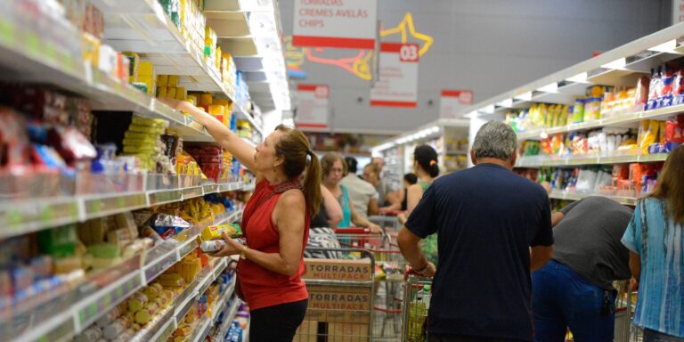 Cesta básica fica mais cara em 17 capitais brasileiras em junho