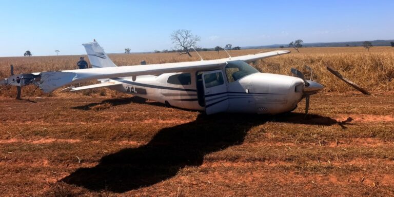 FAB intercepta aeronave suspeita vinda da Bolívia