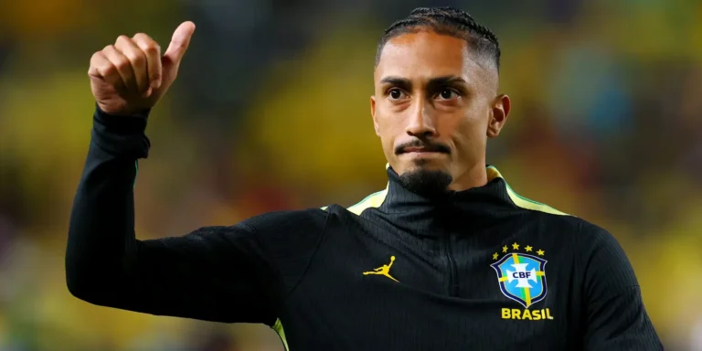 Festejado, Raphinha treina e se aproxima de retorno à Copa do Mundo