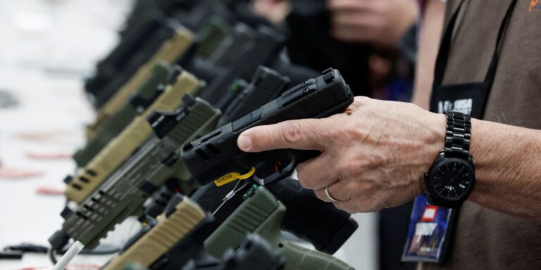 Ações pró-armas de Trump devem favorecer facções criminosas no Brasil