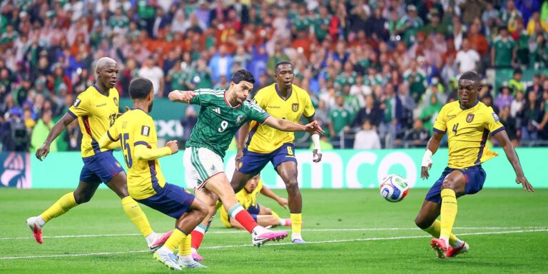 México bate Equador e avança às oitavas de final da Copa