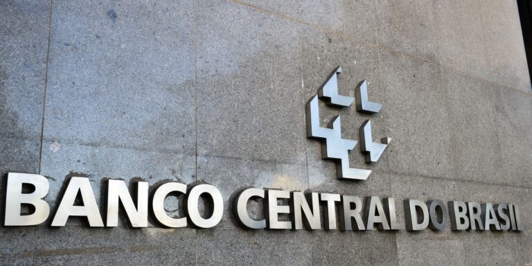 Banco Central e Receita Federal são autorizados a realizar concursos