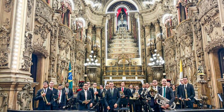 Concerto de banda em igreja no Rio chama atenção para encontro mundial