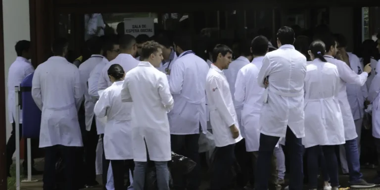 Enare: inscrição para residência médica com pré-requisito segue até 4ª