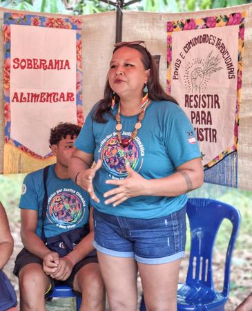 Brasília (DF), 09/07/2026 - Daniela Araújo implantou sistema agroflorestal na comunidade Pirocaba.
Mulheres da Amazônia se unem para fazer frente às mudanças do clima.
Foto: Fase/Divulgação