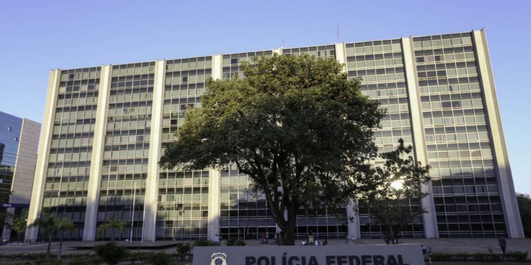 Polícia Federal faz operação para conter lavagem de dinheiro do PCC