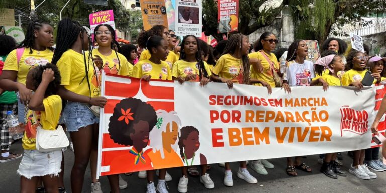 Julho das Pretas: mulheres negras marcham pelas ruas de todo país