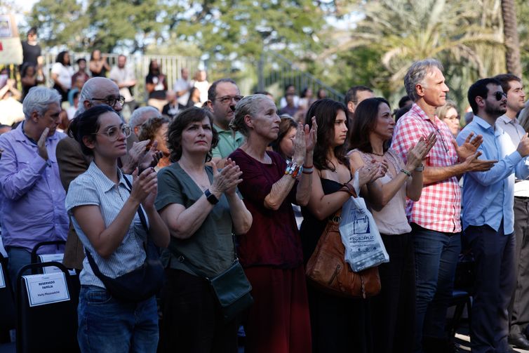 Rio de Janeiro (RJ), 05/08/2026 – A Fundação Oswaldo Cruz (Fiocruz) reúne familiares e outorga o título de pesquisador emérito aos cientistas cassados no episódio Massacre de Manguinhos, em 1970, na ditadura militar. Foto: Fernando Frazão/Agência Brasil
