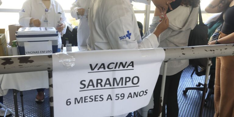 Mais de 795 mil vacinas contra o sarampo foram aplicadas em São Paulo