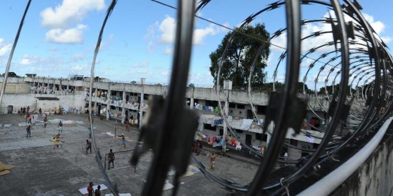 Presídios combatem entrada de itens proibidos para facções criminosas
