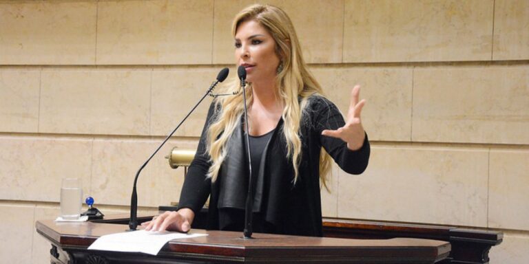 Polícia prende ex-vereadora Veronica Costa, condenada por tortura