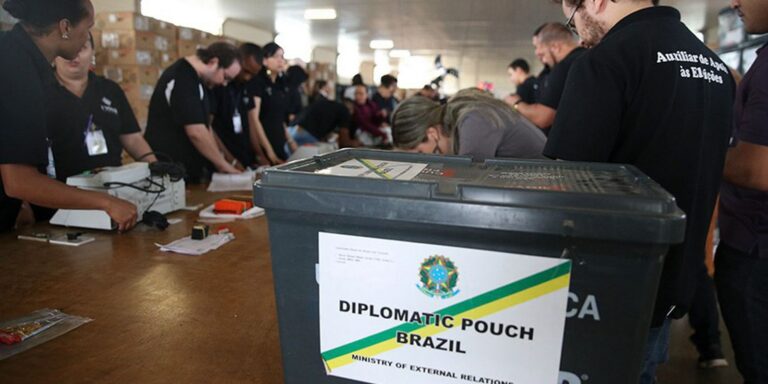 Quase 1 milhão de brasileiros no exterior poderão votar nas eleições