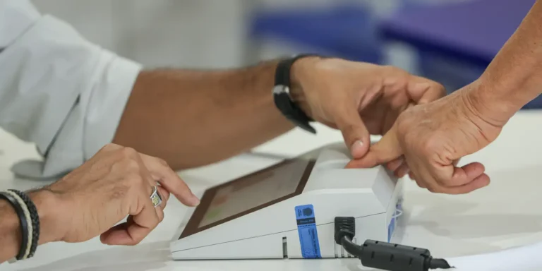 Eleitores vão às urnas hoje para escolher o presidente do país