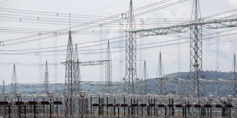 Aneel prevê três leilões de transmissão de energia em 2027