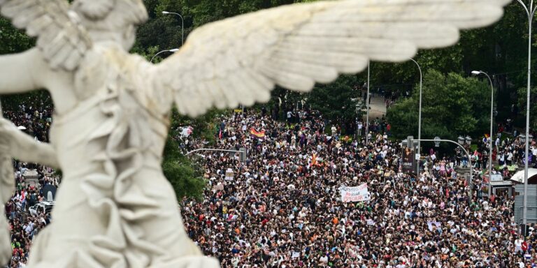 Habitação: Espanha antecipa eleições; sindicatos chamam à greve geral