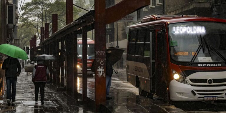 Chuva predomina neste domingo de eleição; Paraná tem alerta vermelho