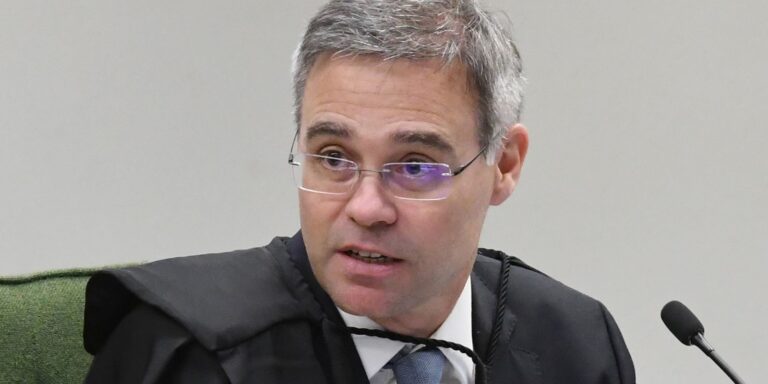 Mendonça vota para manter decisão de retirar posts de Nossa Senhora