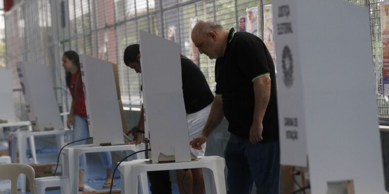 Idosos votam primeiro: conheça outros eleitores com prioridade