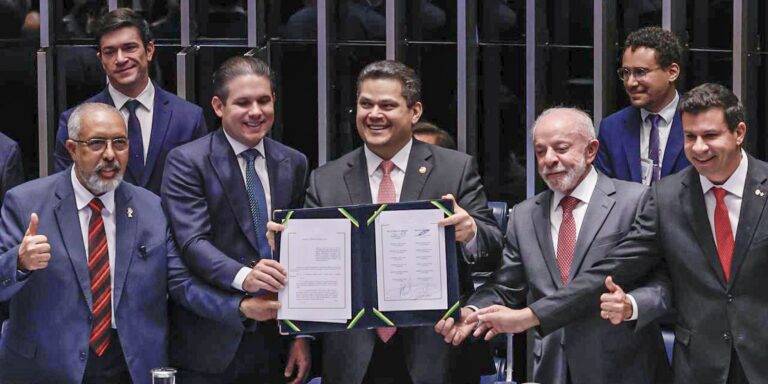 Alcolumbre homenageia Paim no fim da 6x1; entenda motivo